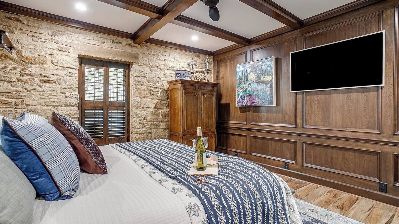 Photo of Bedroom in Granbury