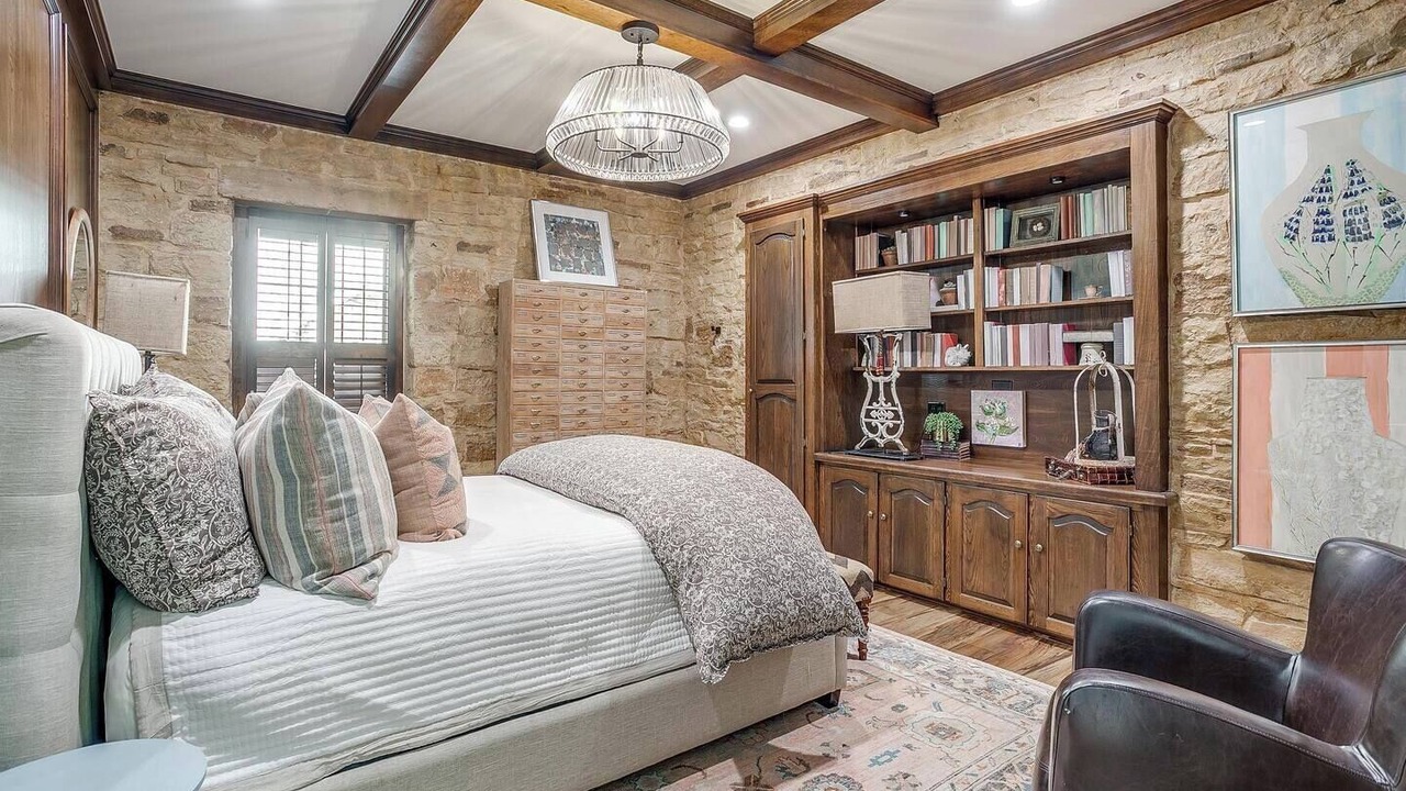 Photo of Bedroom in Granbury