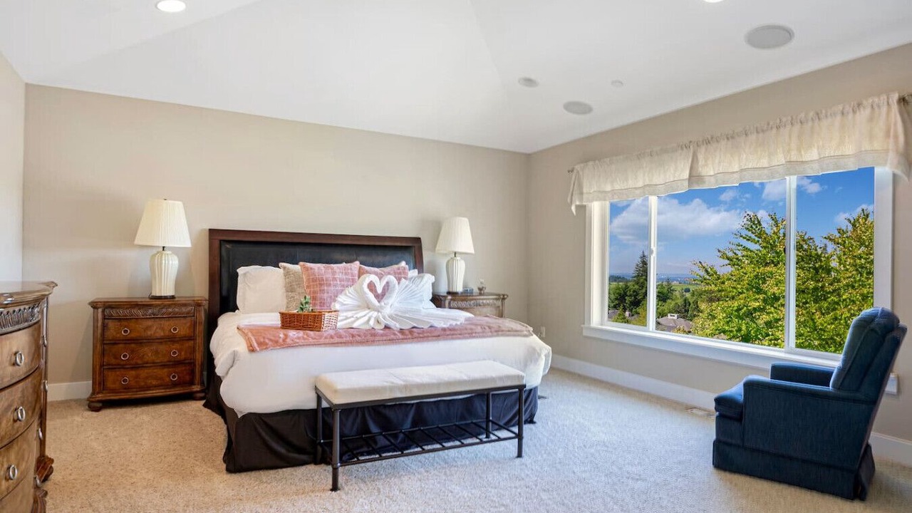 Photo of Bedroom in Cougar Mountain