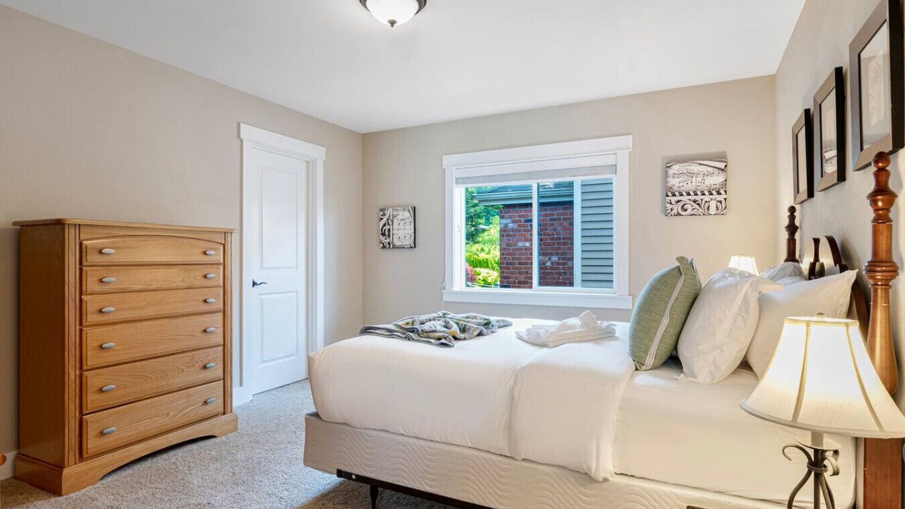 Photo of Bedroom in Cougar Mountain