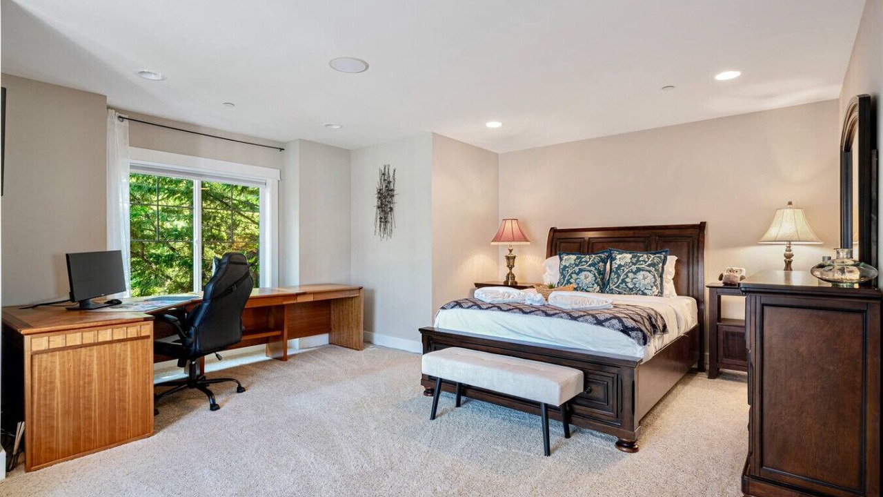 Photo of Bedroom in Cougar Mountain