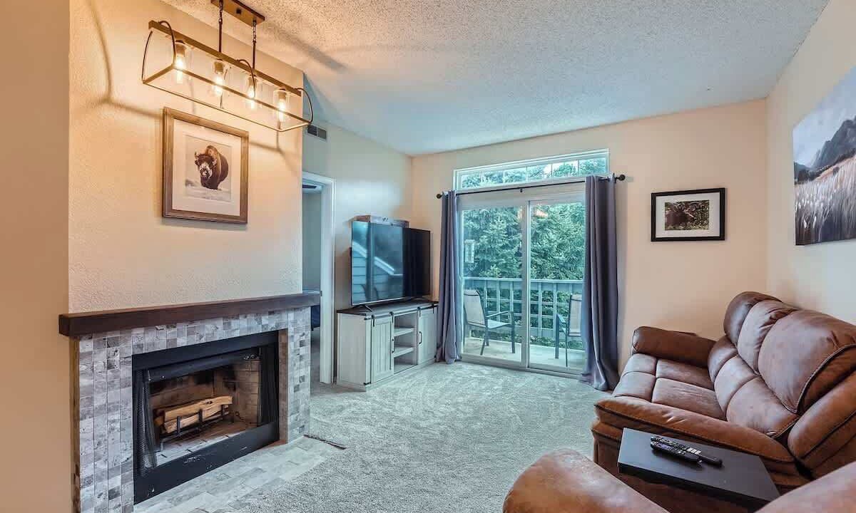 Photo of Livingroom in Gunbarrel