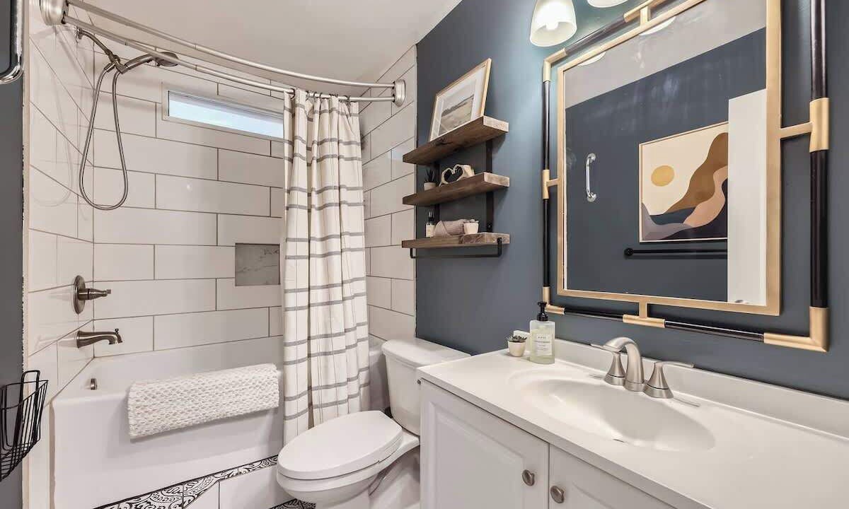 Photo of Bathroom in Baseline Sub