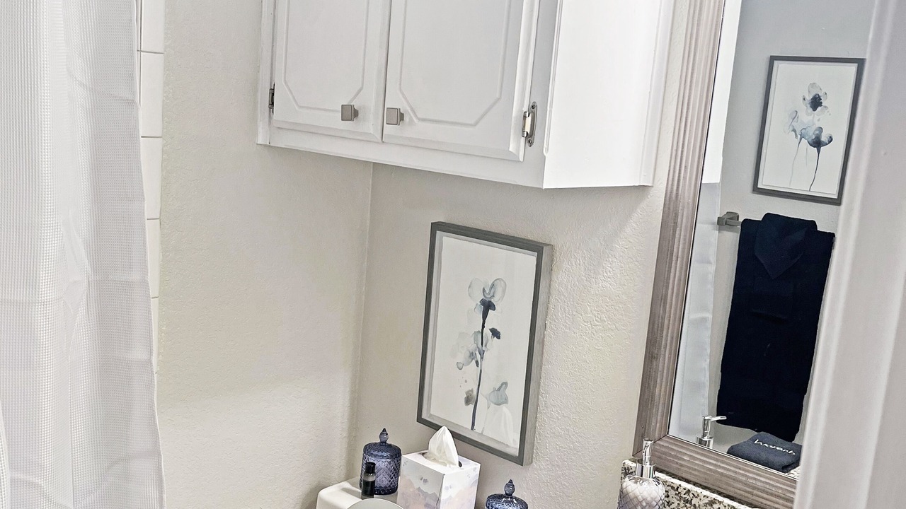 Photo of Bathroom in Mustang
