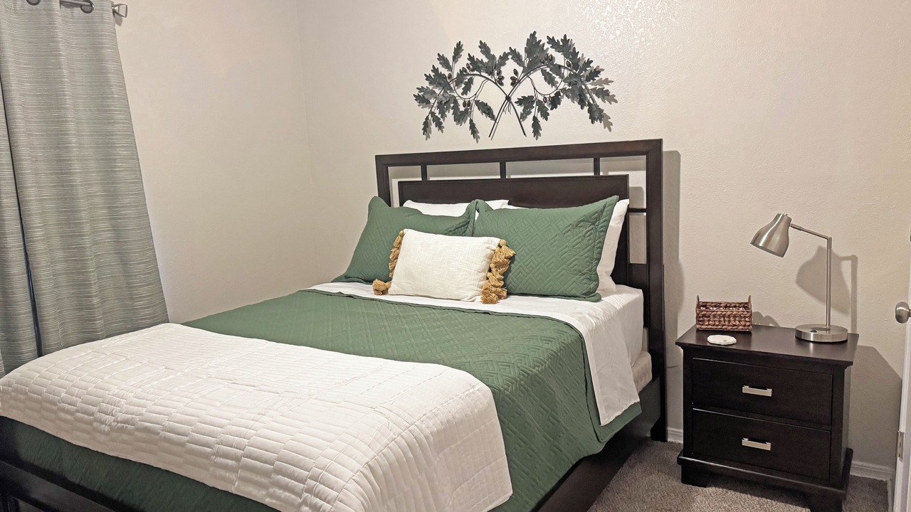 Photo of Bedroom in Mustang