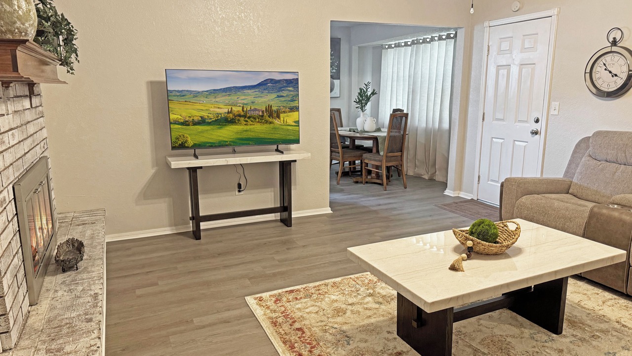 Photo of Livingroom in Mustang