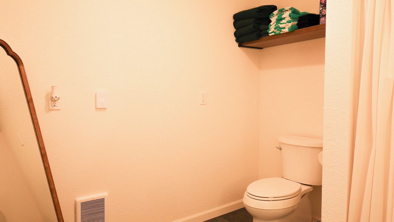 Photo of Bathroom in Oroville