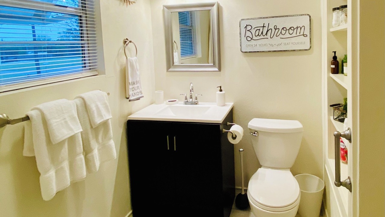 Photo of Bathroom in Electra