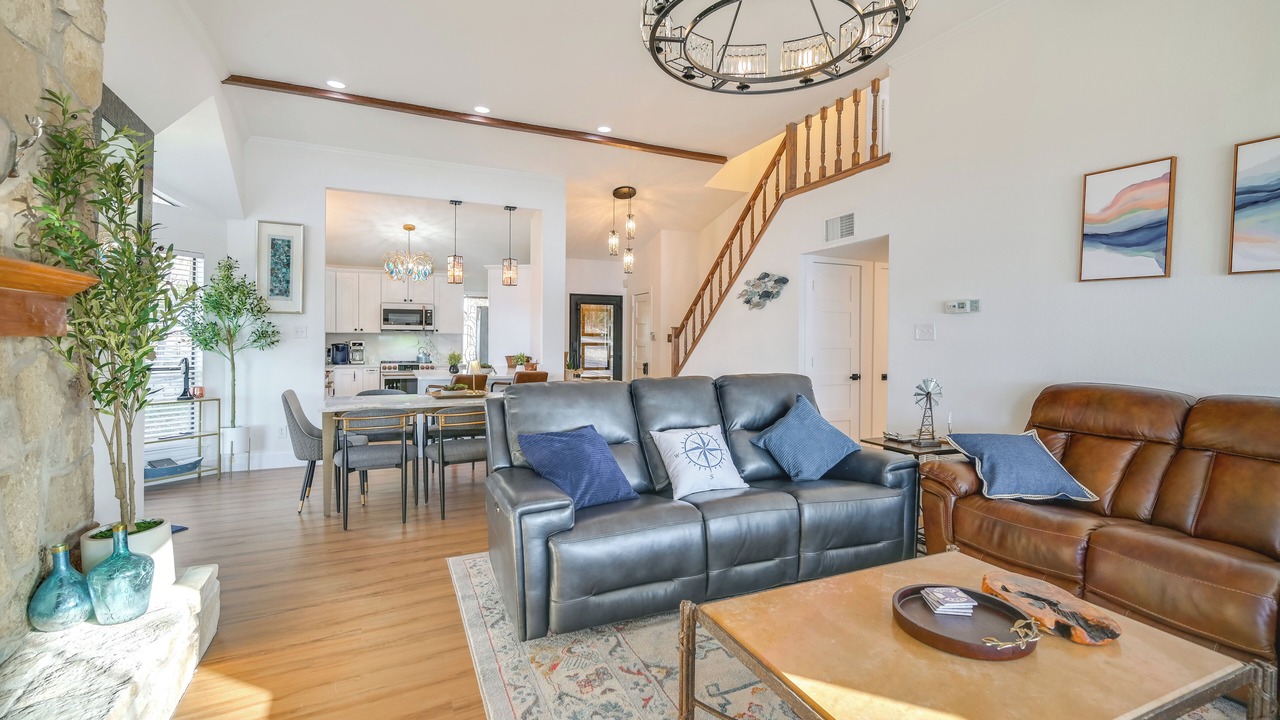 Photo of Livingroom in Granbury