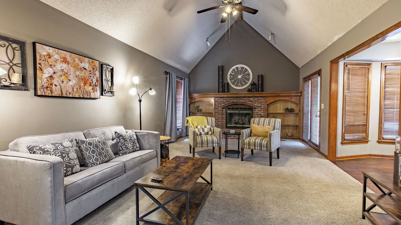Photo of Livingroom in Overland Park