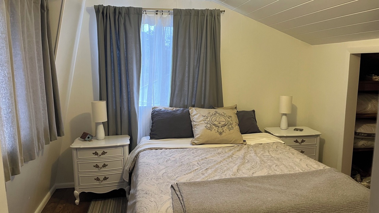 Photo of Bedroom in Lopez Island