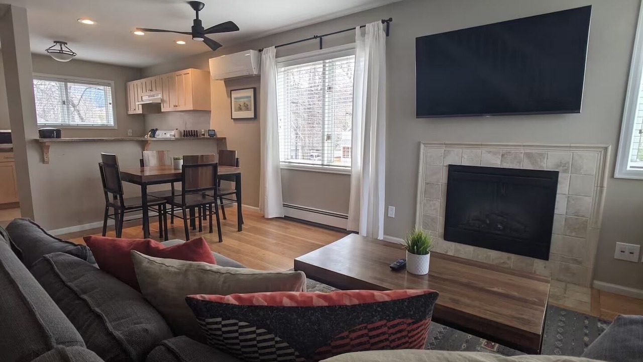 Photo of Livingroom in Goss - Grove