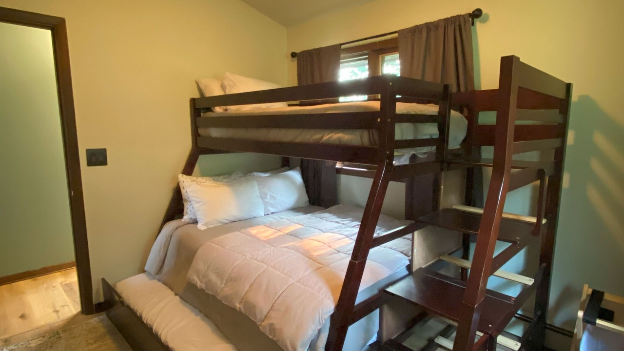 Photo of Bedroom in Booneville