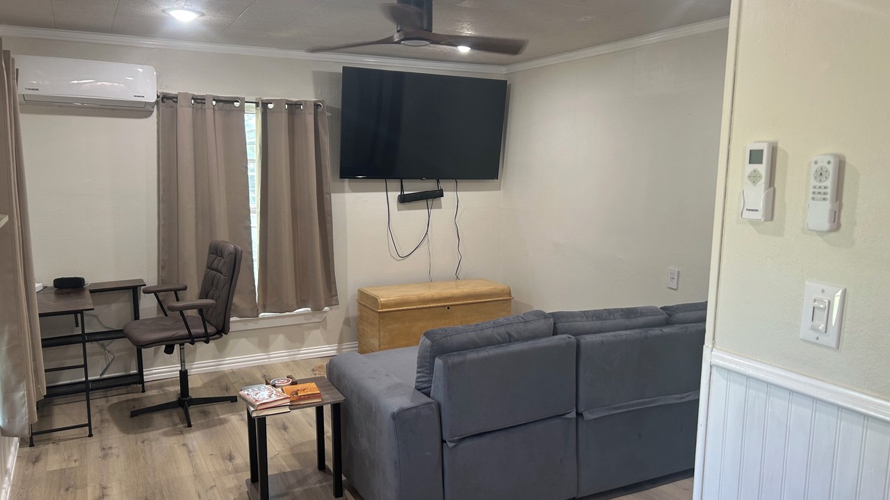 Photo of Livingroom in Newark