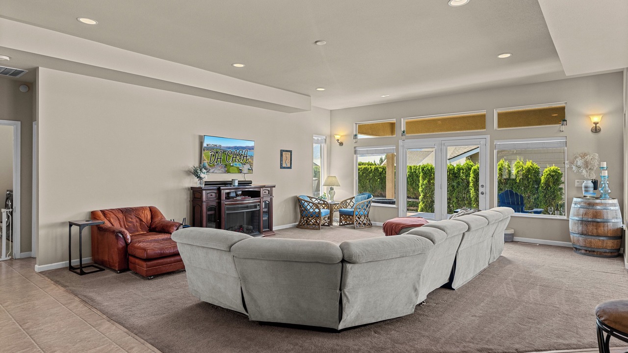 Photo of Livingroom in Desert Aire