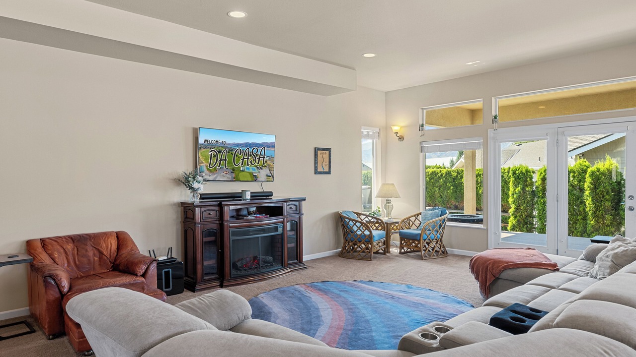 Photo of Livingroom in Desert Aire