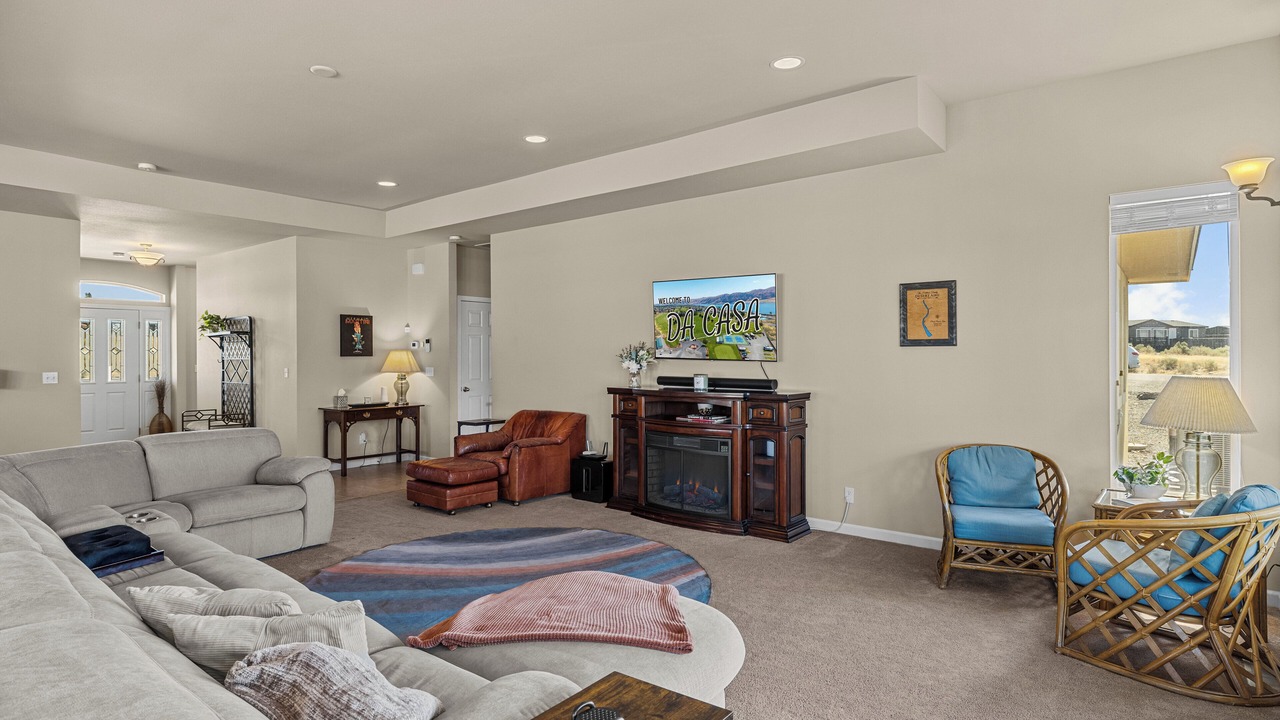 Photo of Livingroom in Desert Aire