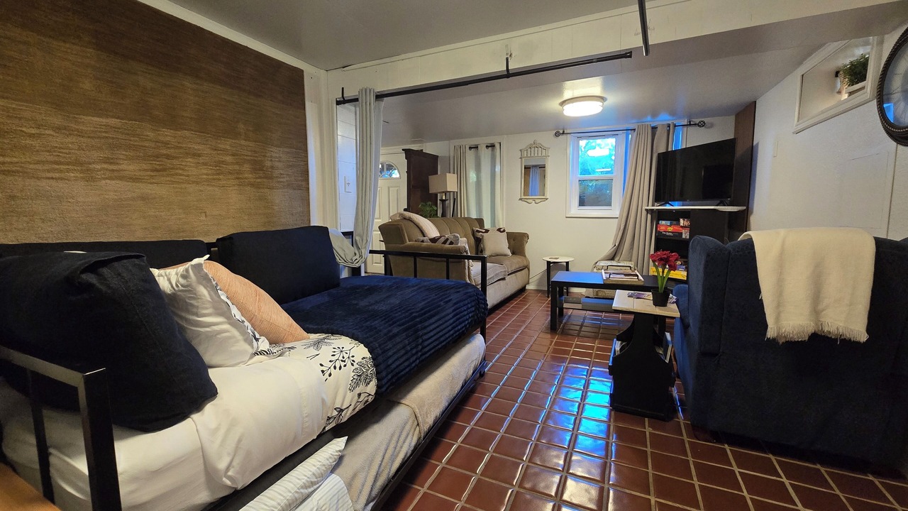 Photo of Livingroom in SeaTac