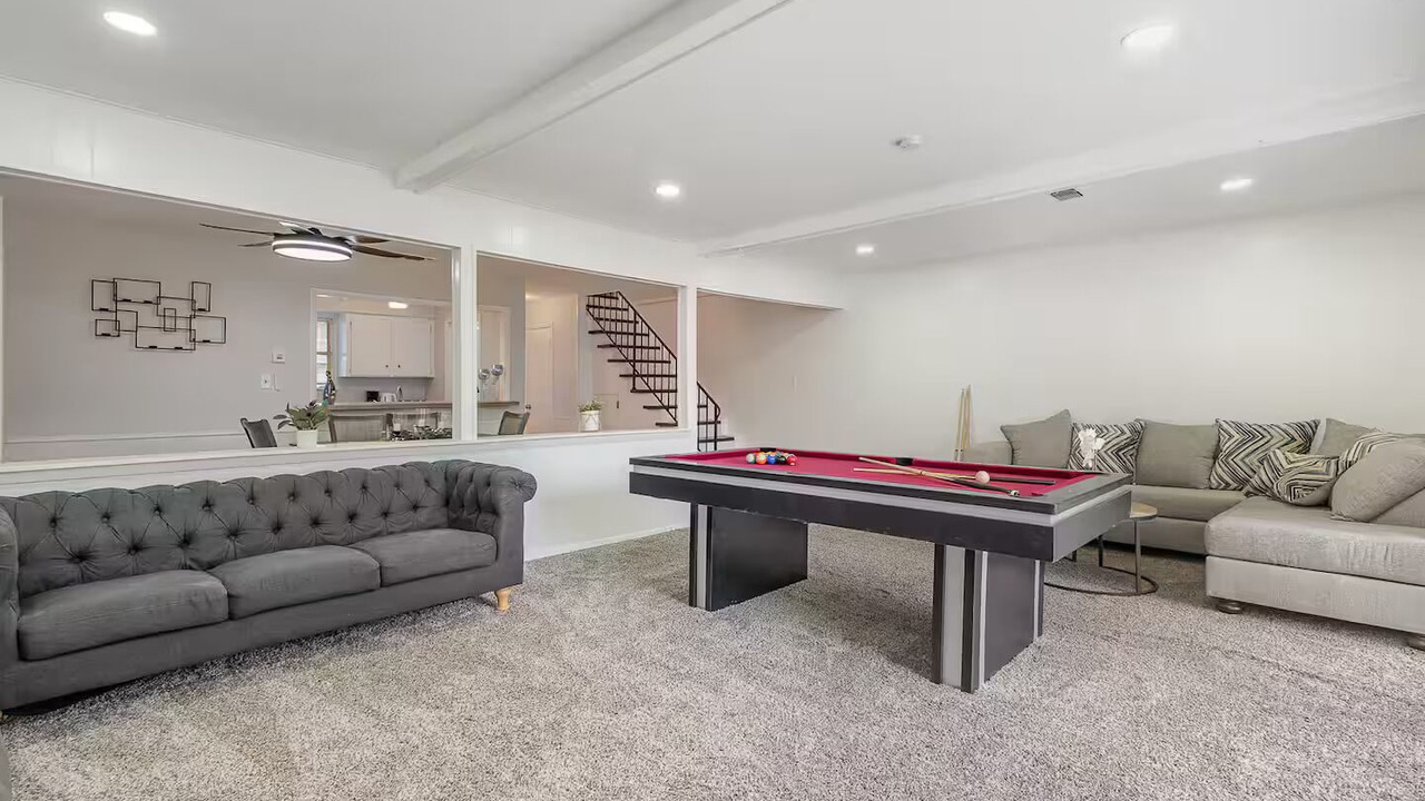 Photo of Livingroom in West Arlington