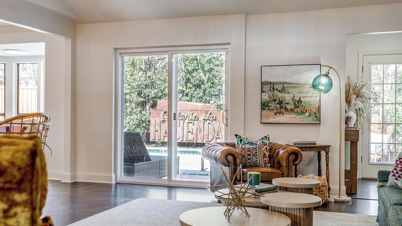 Photo of Livingroom in Westworth Village