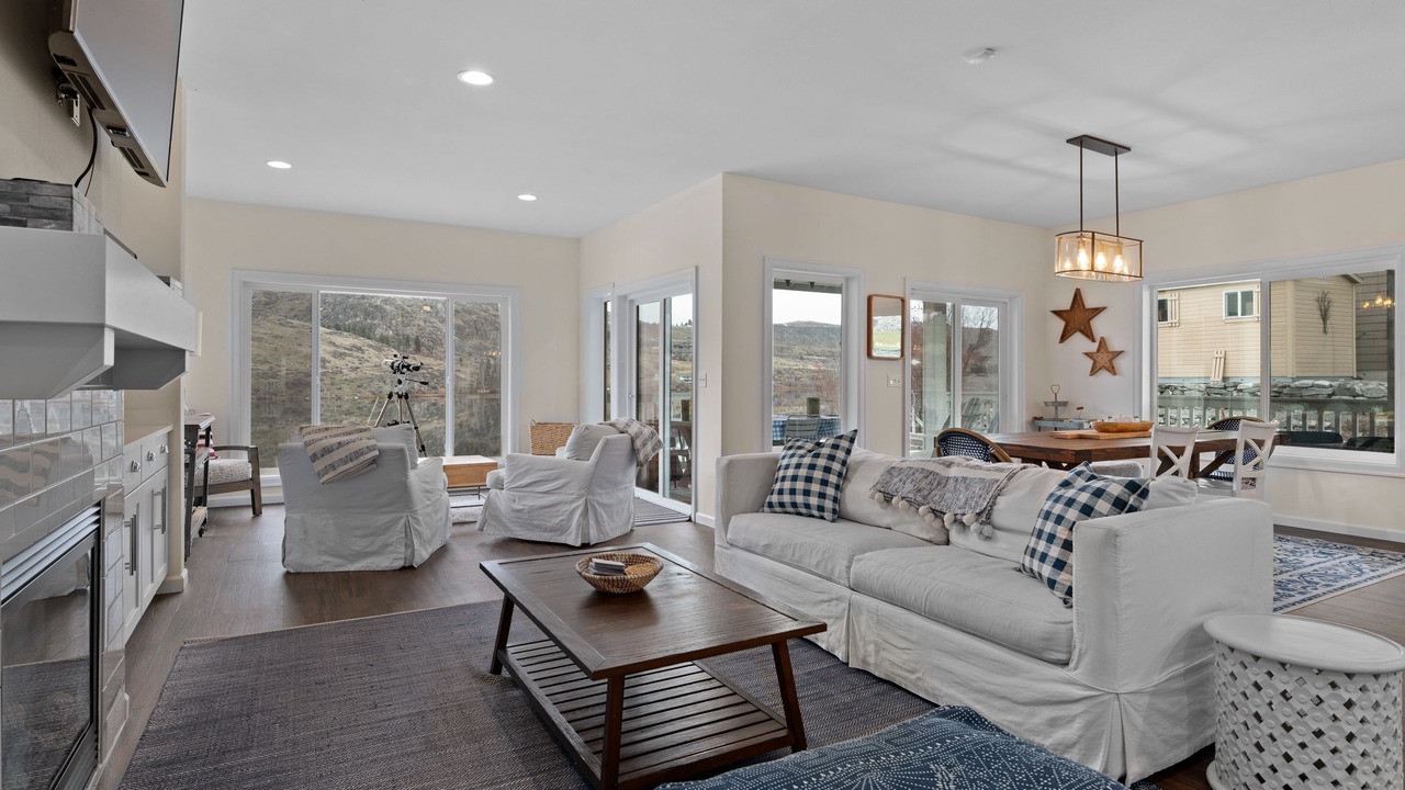 Photo of Livingroom in Manson