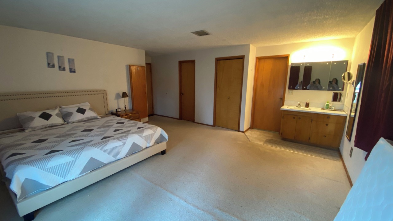 Photo of Bedroom in Omak