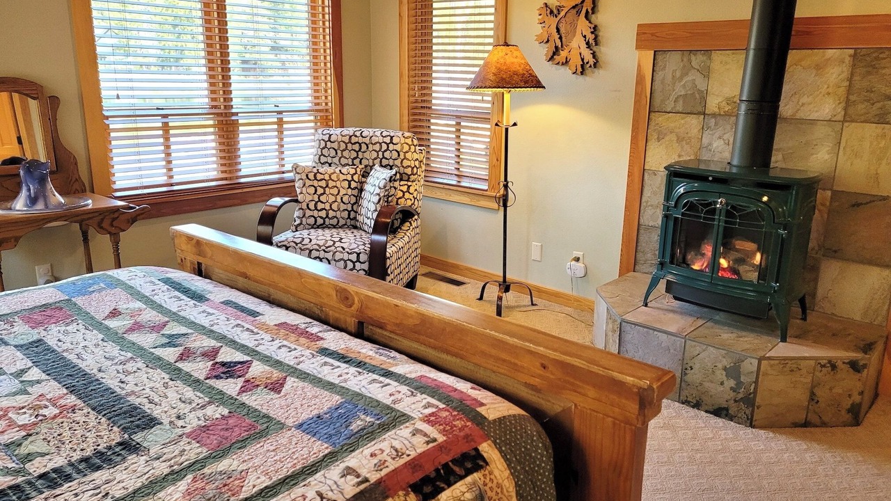 Photo of Bedroom in Mazama