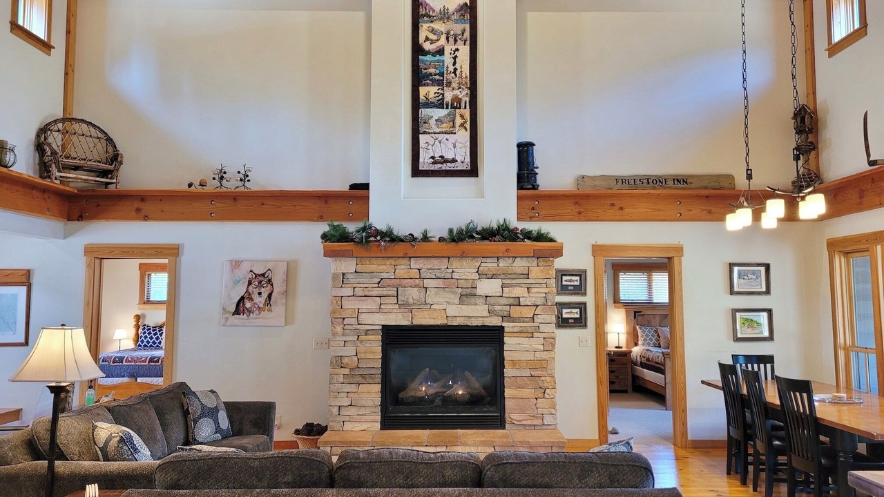 Photo of Livingroom in Mazama