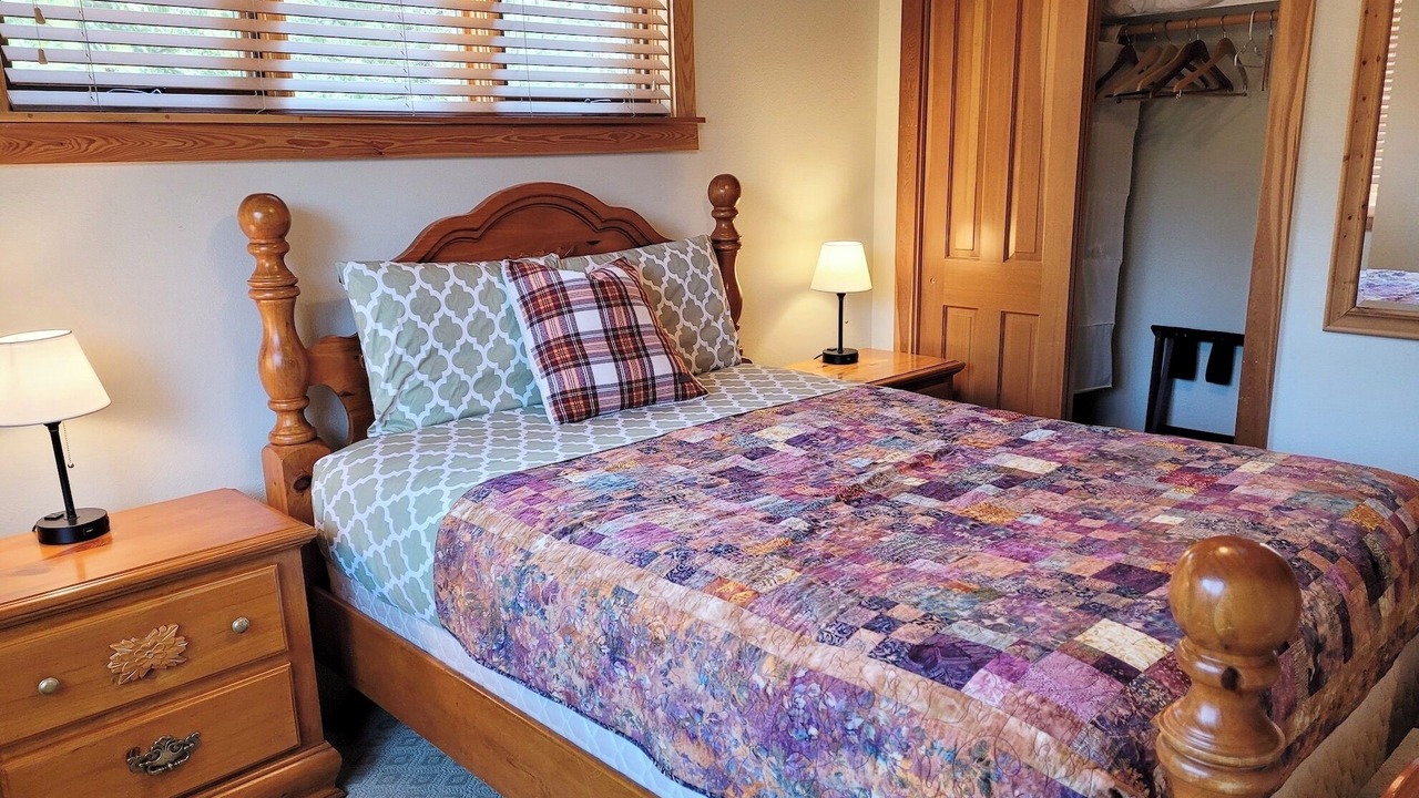Photo of Bedroom in Mazama