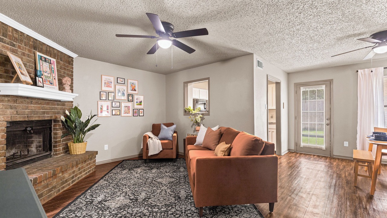Photo of Livingroom in Euless