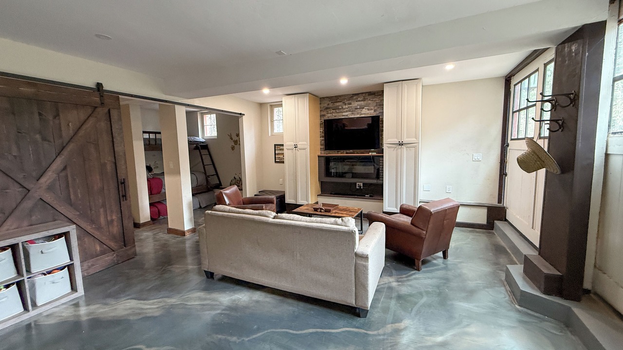 Photo of Livingroom in Kerr Gulch