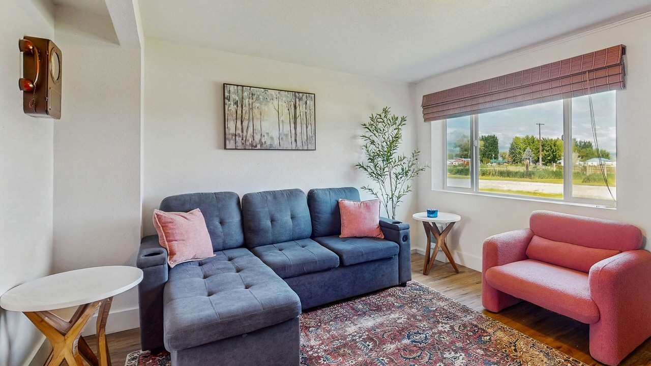 Photo of Livingroom in Brewster