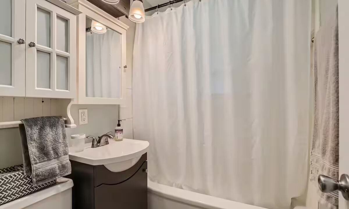 Photo of Bathroom in Delmar Parkway