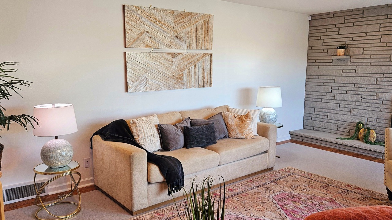 Photo of Livingroom in Seattle Metro Area