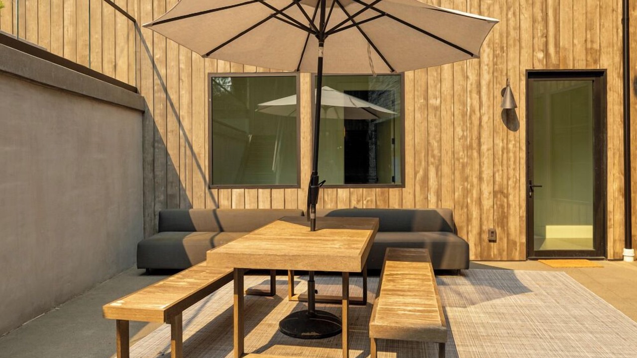 Photo of Outdoor in Roslyn