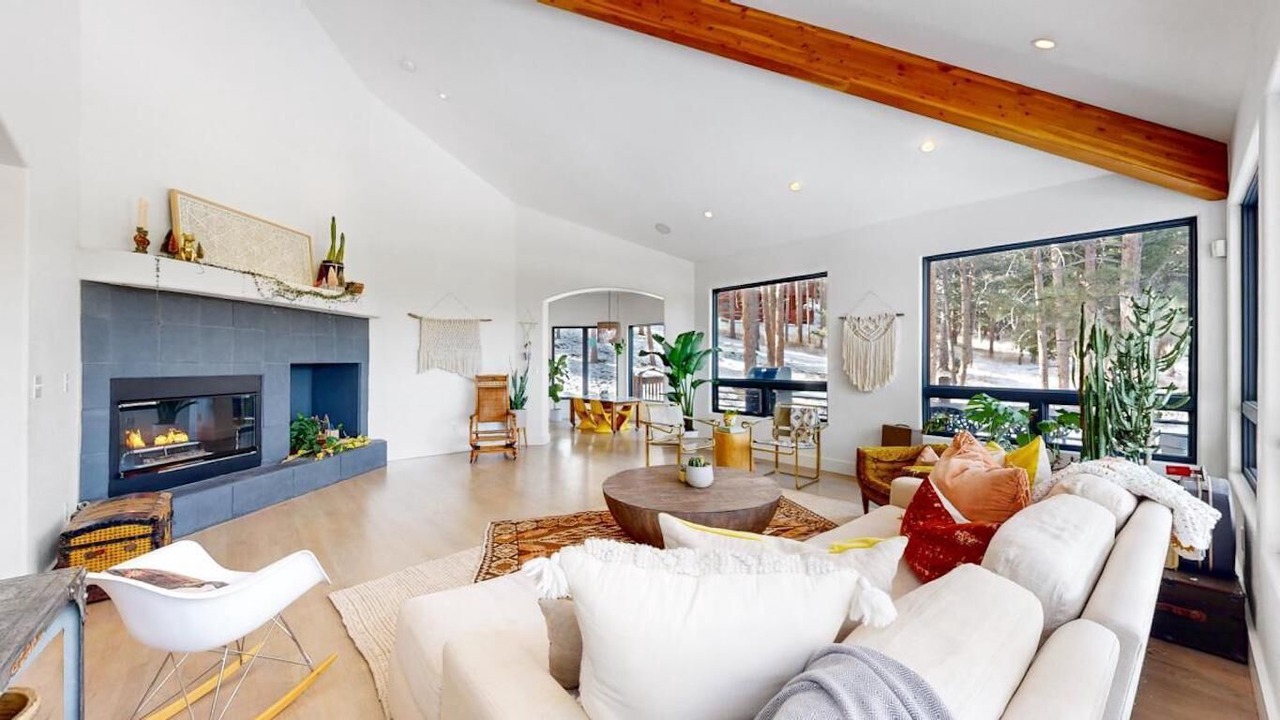 Photo of Livingroom in Genesse North Central