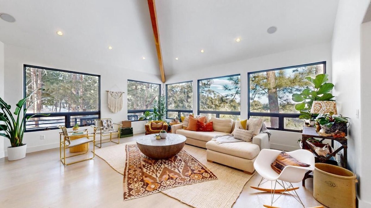 Photo of Livingroom in Genesse North Central