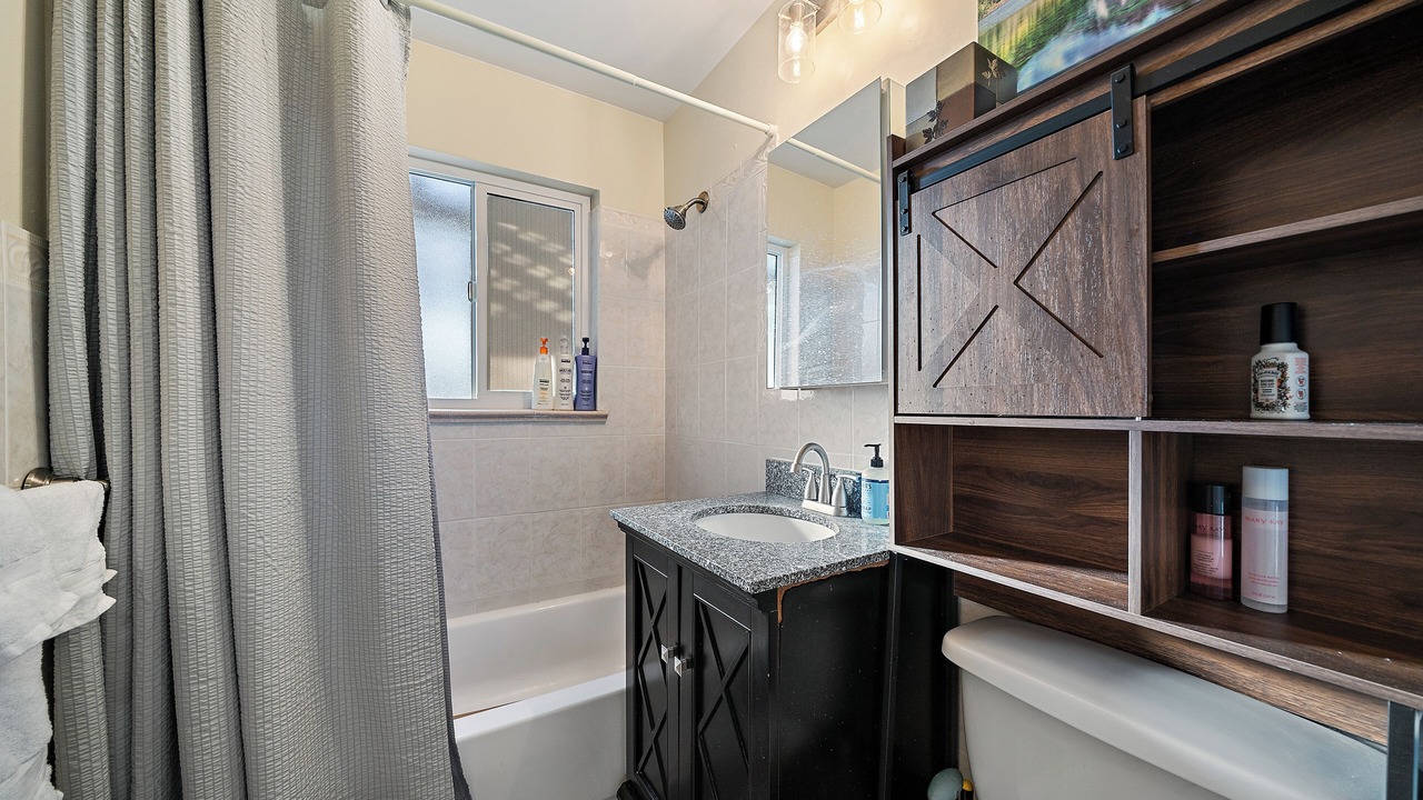 Photo of Bathroom in Mar Lee