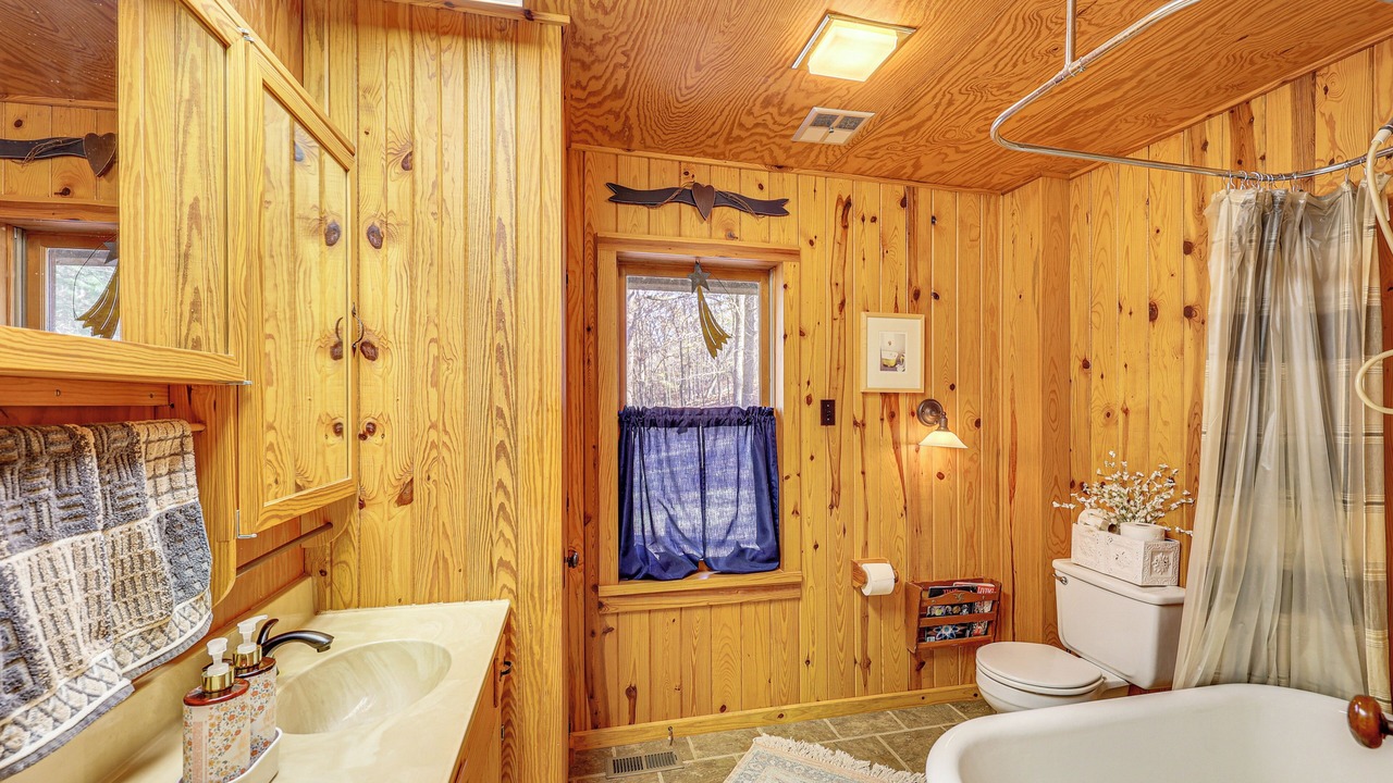 Photo of Bathroom in Tuskahoma