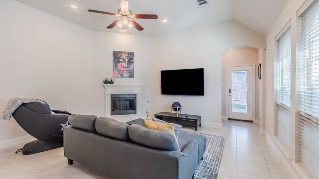 Photo of Livingroom in The Colony