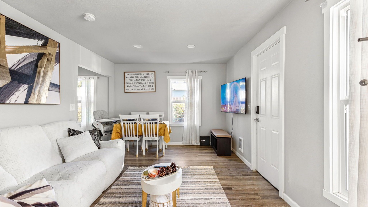Photo of Livingroom in West Hills