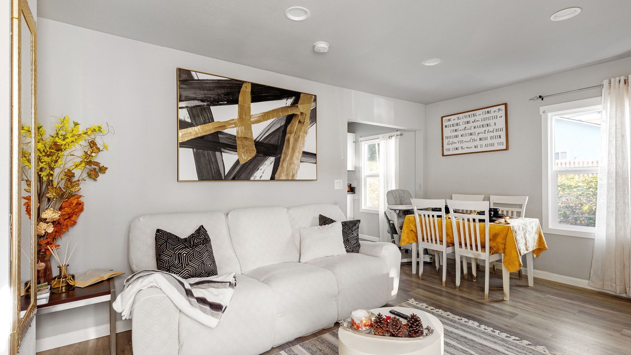 Photo of Livingroom in West Hills