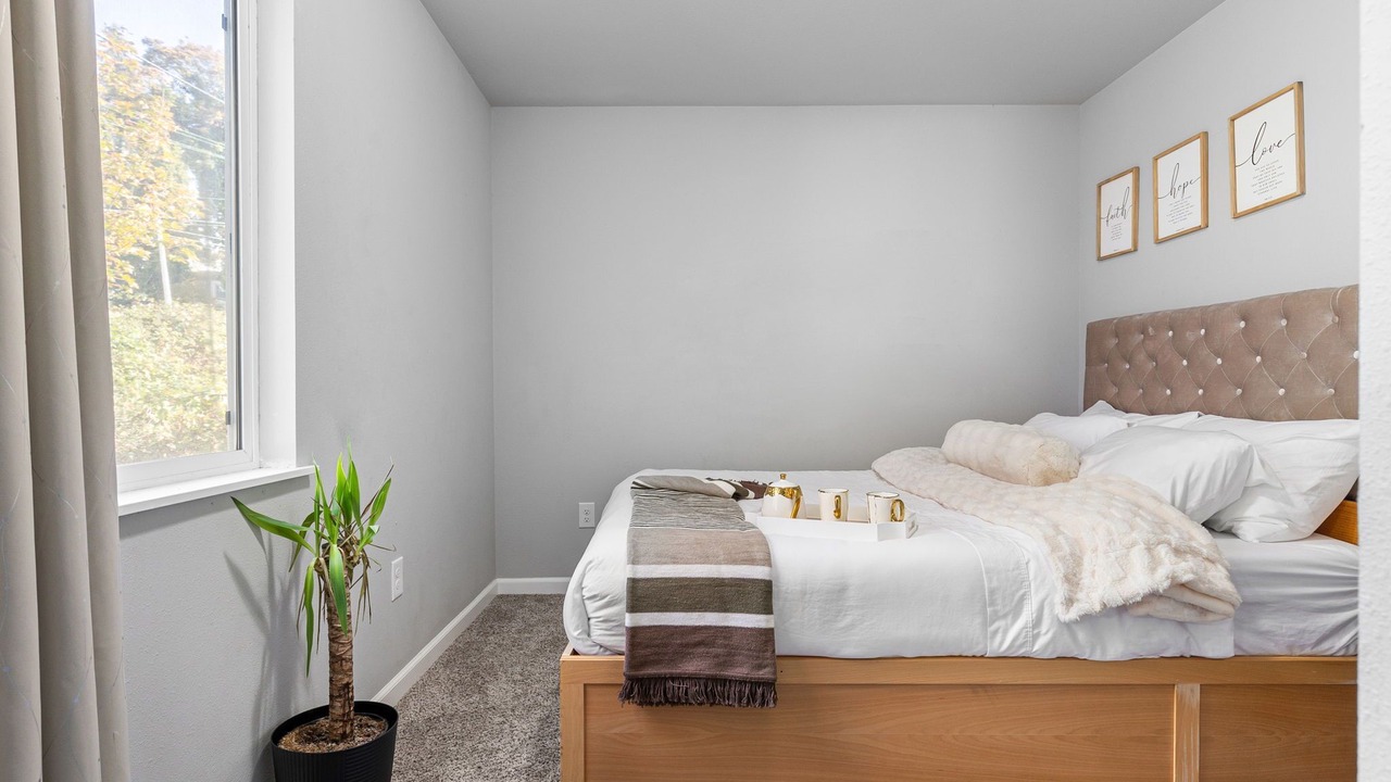 Photo of Bedroom in West Hills