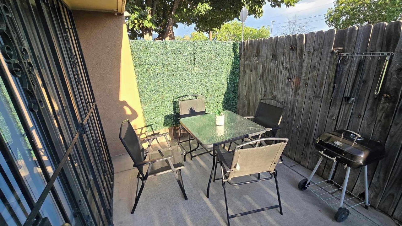 Photo of Outdoor in Uptown