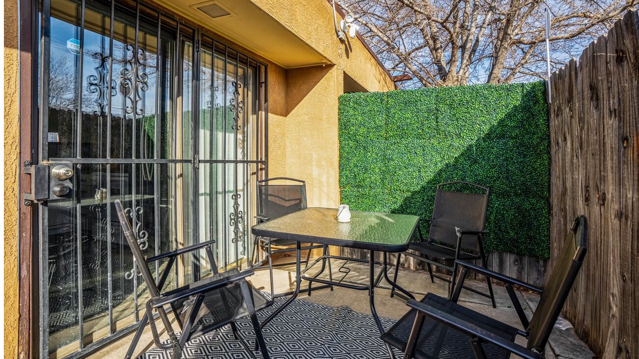 Photo of Outdoor in Uptown