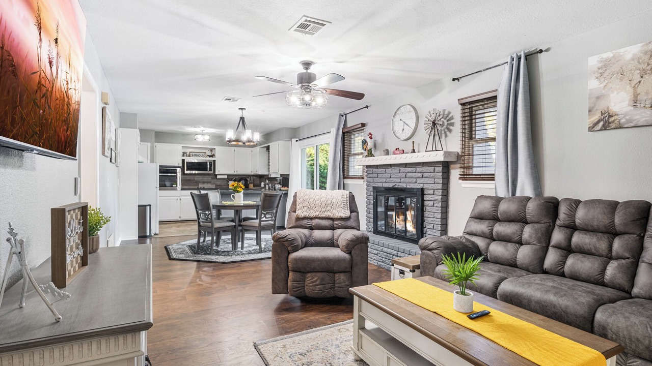 Photo of Livingroom in Shawnee