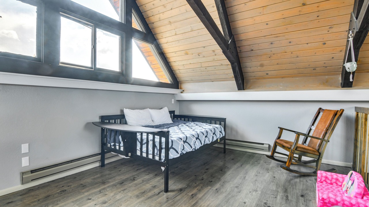 Photo of Bedroom in Evergreen Meadows