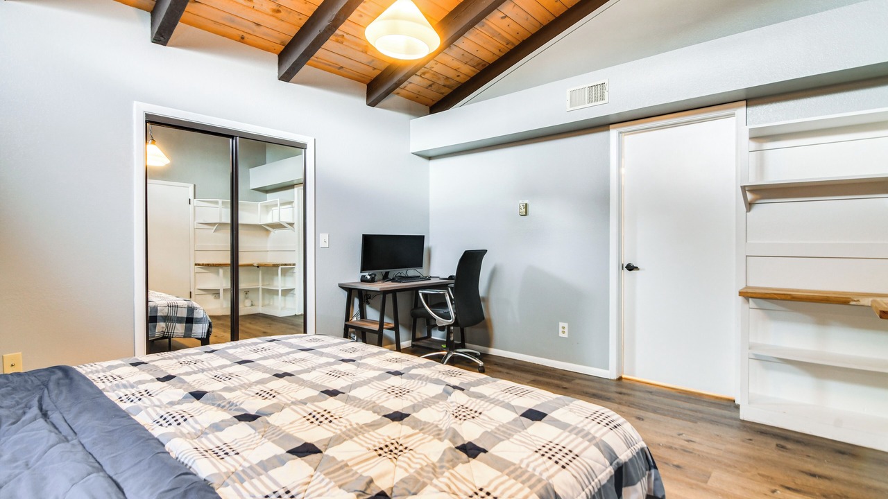 Photo of Bedroom in Evergreen Meadows
