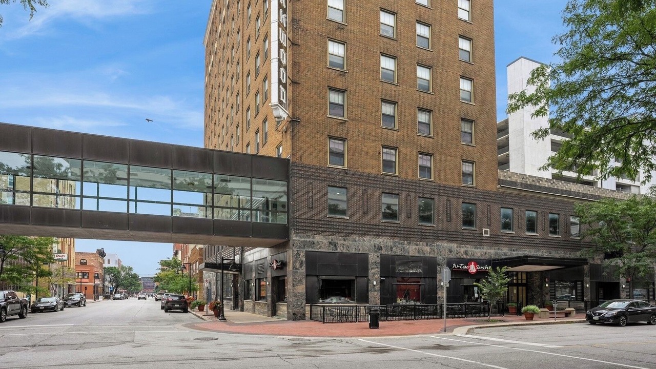 Photo of Outdoor in Court Avenue Entertainment District