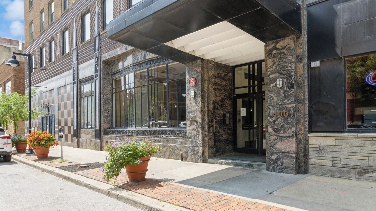 Photo of Outdoor in Court Avenue Entertainment District